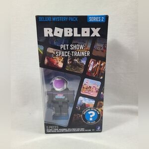 Roblox Deluxe Mystery Pack Pet Show: Space Trainer Series 2 NEW IN BOX
